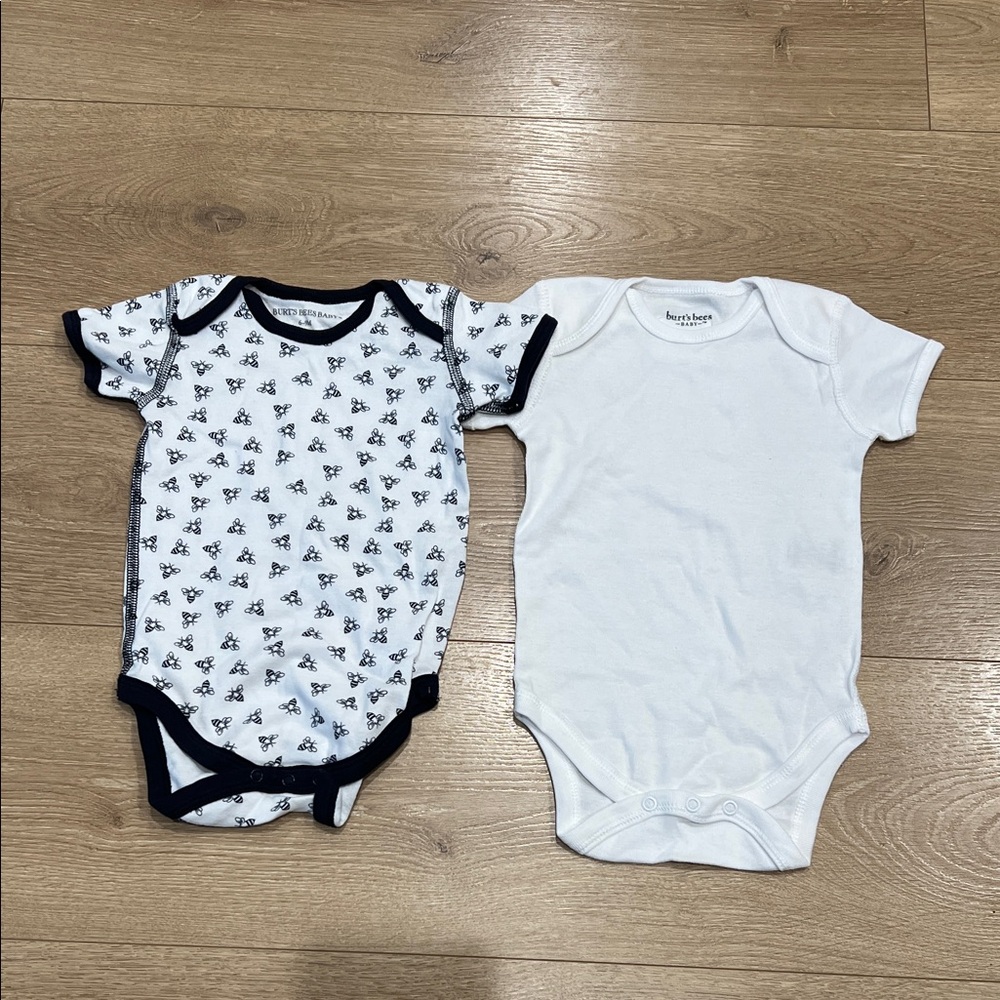 Burt’s Bee White and Navy Bee Bodysuit Set
